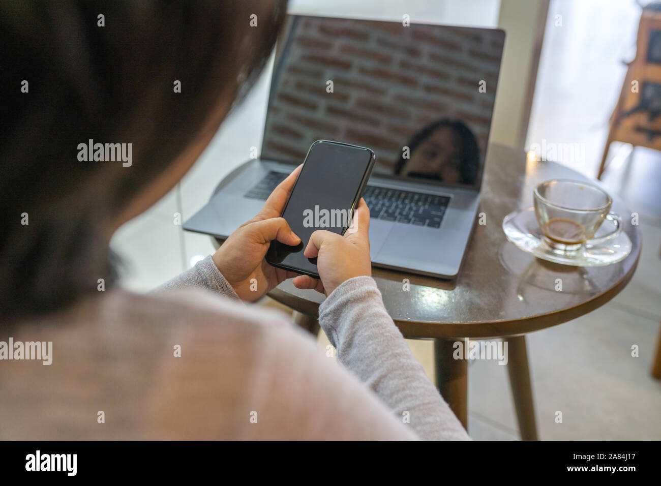 Woman and texting and rear view hi-res stock photography and images - Alamy