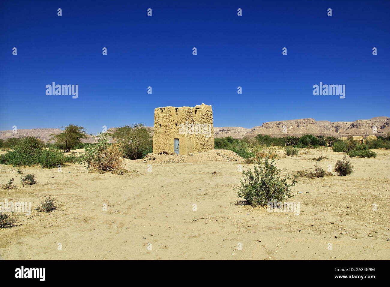 Kasbah, the vinatge house in mountains in Wadi Hadhramaut, Yemen Stock Photo