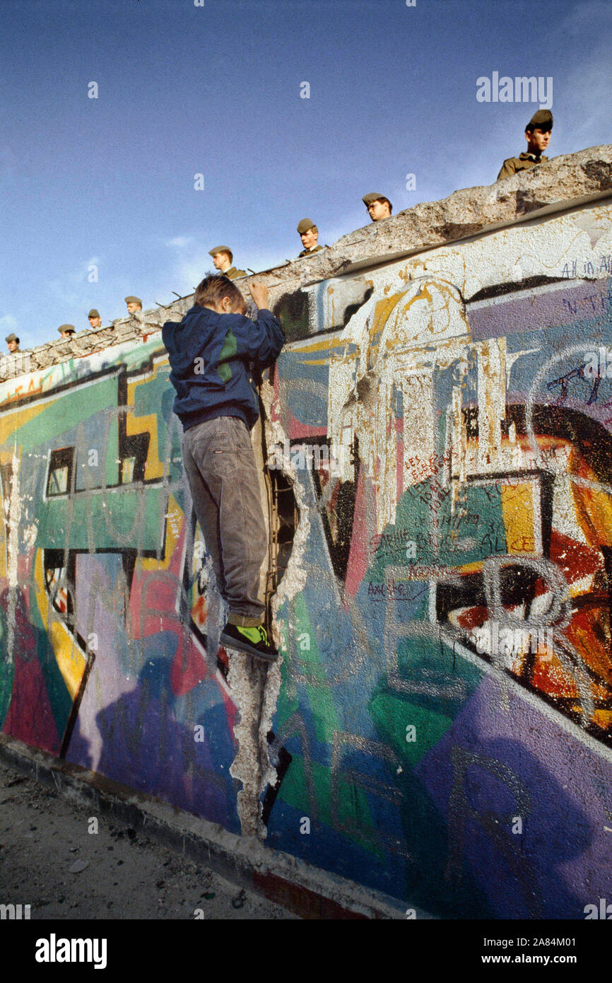 Germany, East Berlin, November 09, 1989 - GDR border forces on the Berlin Wall, the fall of Berlin wall   Photo © Antonello Nusca/Sintesi/Alamy Stock Stock Photo