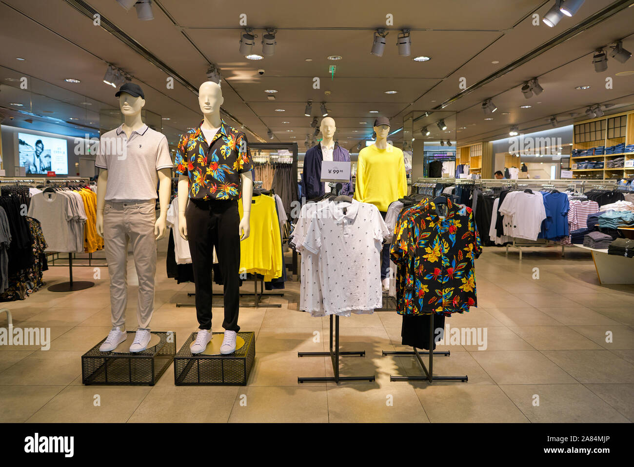 SHENZHEN, CHINA - CIRCA APRIL, 2019: interior shot of a H&M clothes shop at  a shopping mall in Shenzhen Stock Photo - Alamy