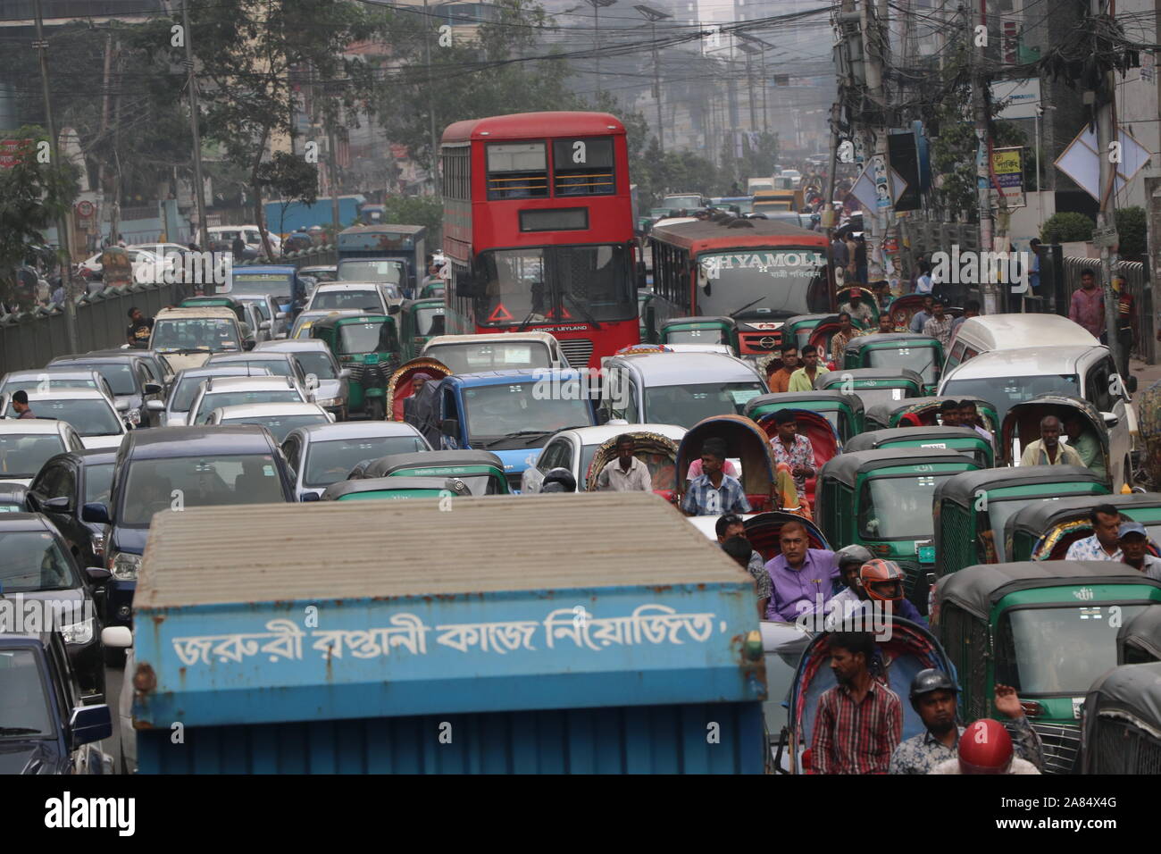 traffic jam 06 nov2019, traffic jam in dhaka bangladeshpurana nayapaltan© Nazmul Islam/alamay live news Stock Photo