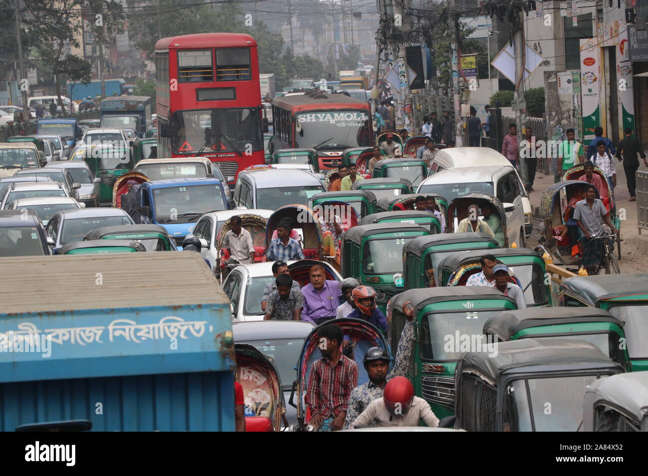 traffic jam 06 nov2019, traffic jam in dhaka bangladeshpurana nayapaltan© Nazmul Islam/alamay live news Stock Photo