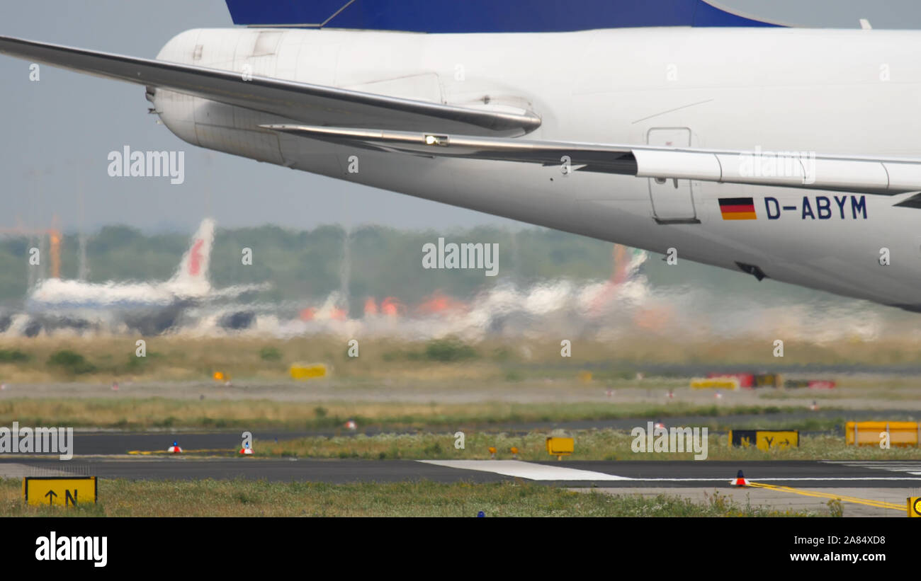 Lufthansa boeing 747 engine hi-res stock photography and images - Alamy