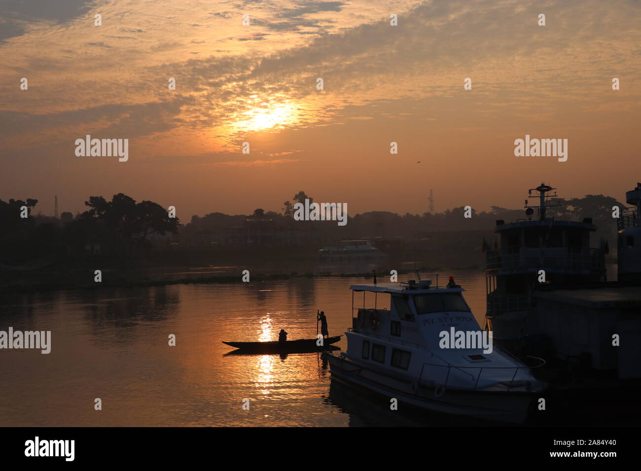 Catching fish 01nov2019 Catching fish in the winter morning image from bangladesh, Asia .Nazmul Islam/alamy live news Stock Photo