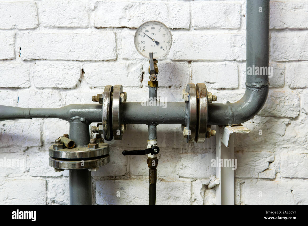 Pressure Gauge before Or After Valve