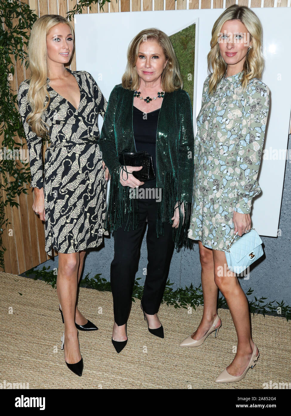 WEST HOLLYWOOD, LOS ANGELES, CALIFORNIA, USA - NOVEMBER 05: Paris Hilton, Kathy Hilton and Nicky Hilton Rothschild arrive at the 1 Hotel West Hollywood Grand Opening Event held at 1 Hotel West Hollywood on November 5, 2019 in West Hollywood, Los Angeles, California, United States. (Photo by Xavier Collin/Image Press Agency) Stock Photo