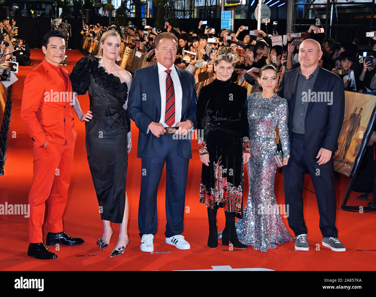 Tokyo, Japan. 06th Nov, 2019. (L-R)Gabriel Luna, Mackenzie Davis, Arnold Schwarzenegger, Linda Hamilton, Natalia Reyes and Director Tim Miller pose for photographers during the Japan premiere for the film 'Terminator: Dark Fate' in Tokyo, Japan on Wednesday, November 6, 2019. Hamilton and Schwarzenegger attend both together at event in Japan first time. This film open November 8 in Japan. Photo by MORI Keizo/UPI Credit: UPI/Alamy Live News Stock Photo