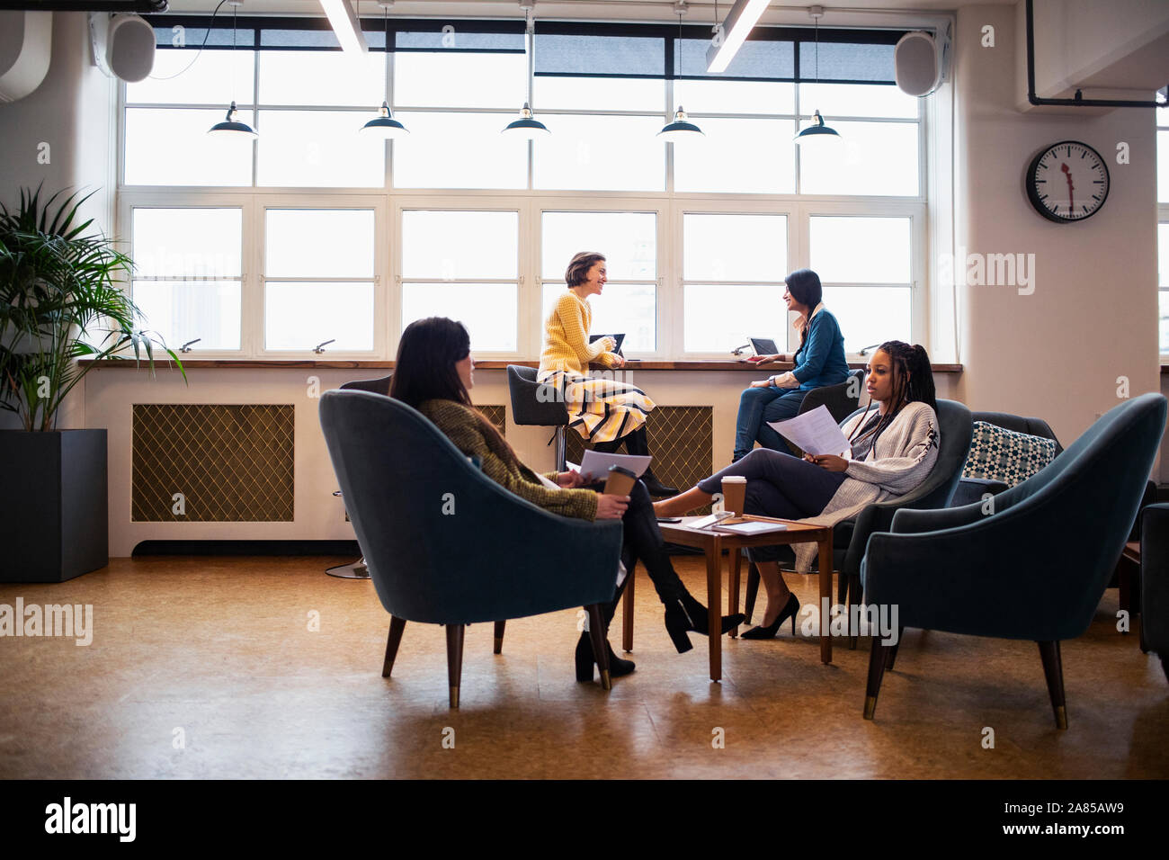 Open plan office hi-res stock photography and images - Alamy
