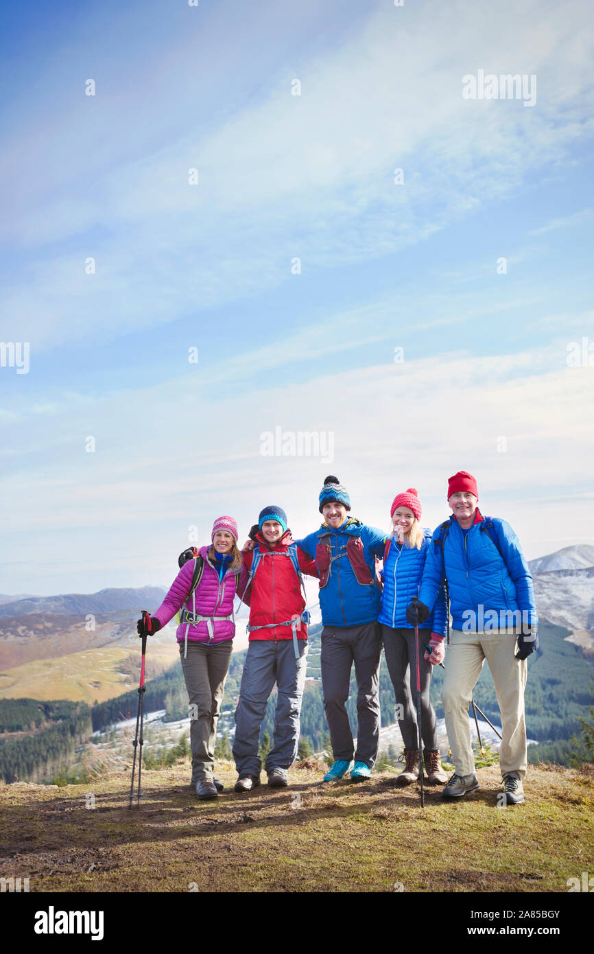 Family happy outdoors portrait five hi-res stock photography and images ...