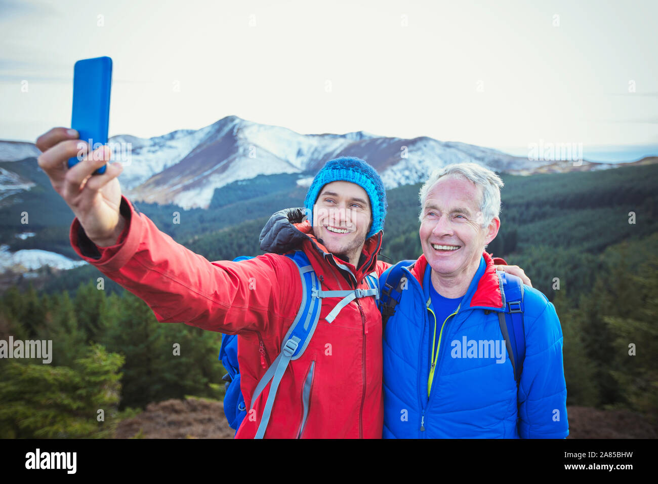 Senior men taking selfie hi-res stock photography and images - Alamy