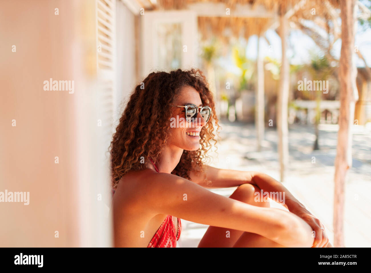 Side view carefree young woman hi-res stock photography and images - Alamy