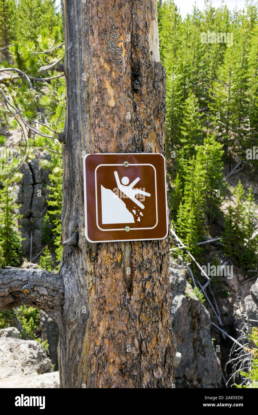 Don't fall off the cliff sign, for hikers, posted on a tree Stock Photo