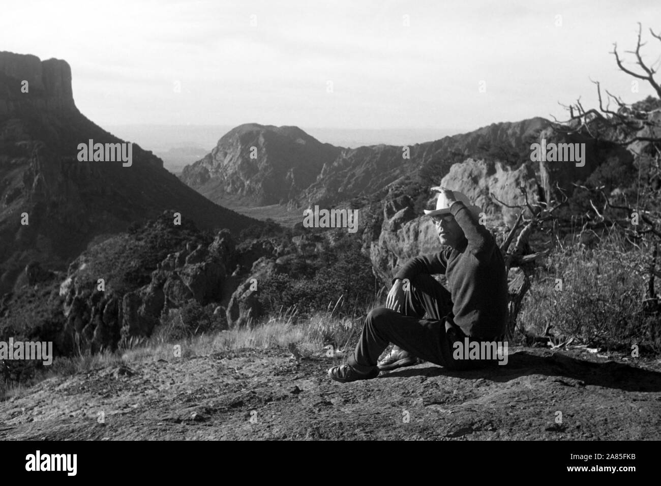 Wanderung im Big Bend Nationalpark, Texas, USA, 1950er. Hiking through Big Bend National Park, Texas, USA, 1950s. Stock Photo