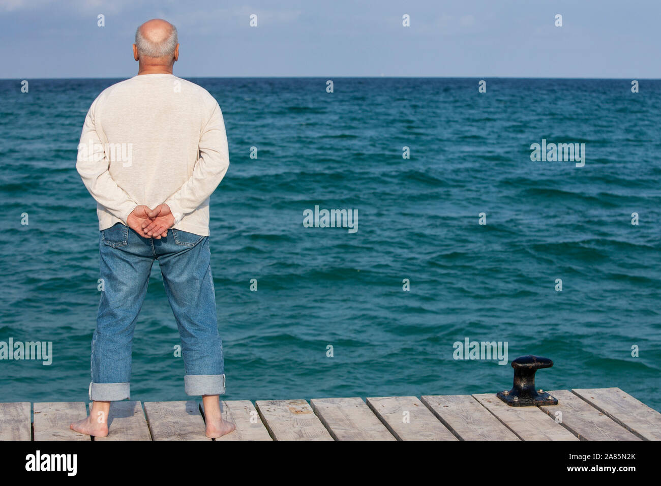 Man looking out to sea hires stock photography and images Alamy