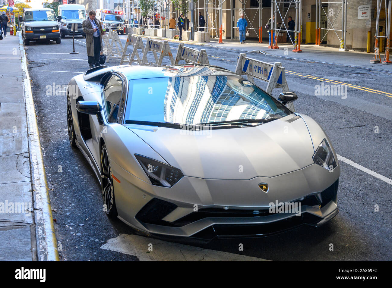 New York, USA, 1 November 2019. A Lamborghini Aventador S Italian luxury  sports car is parked next to the entrance of New York City's Presbyterian H  Stock Photo - Alamy