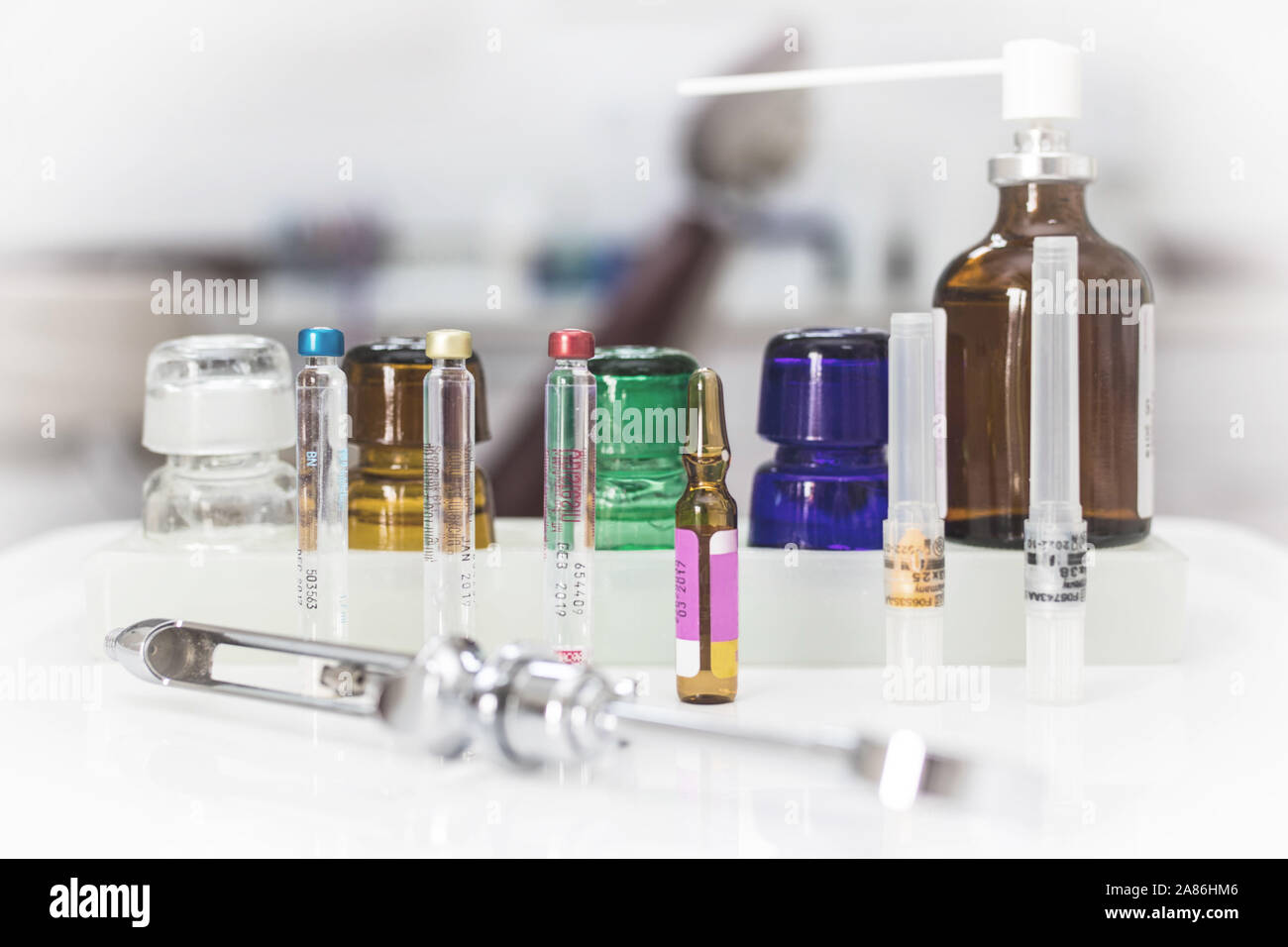 Dental local anesthetic with carpula syringe needle and topical