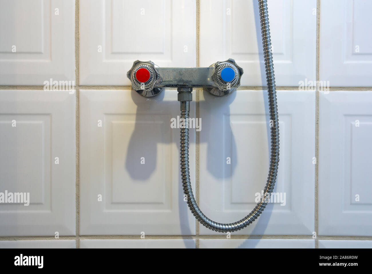 shower faucet turning knob, blue for cold and red for warmth Generic