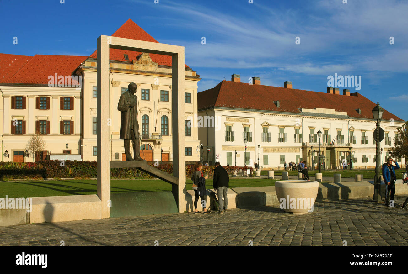 Hungary; Budapest; Carmelite Monastery, Prime Minister's office, Sandor Palace, President's residence, Count Istvan Bethlen statue, Stock Photo