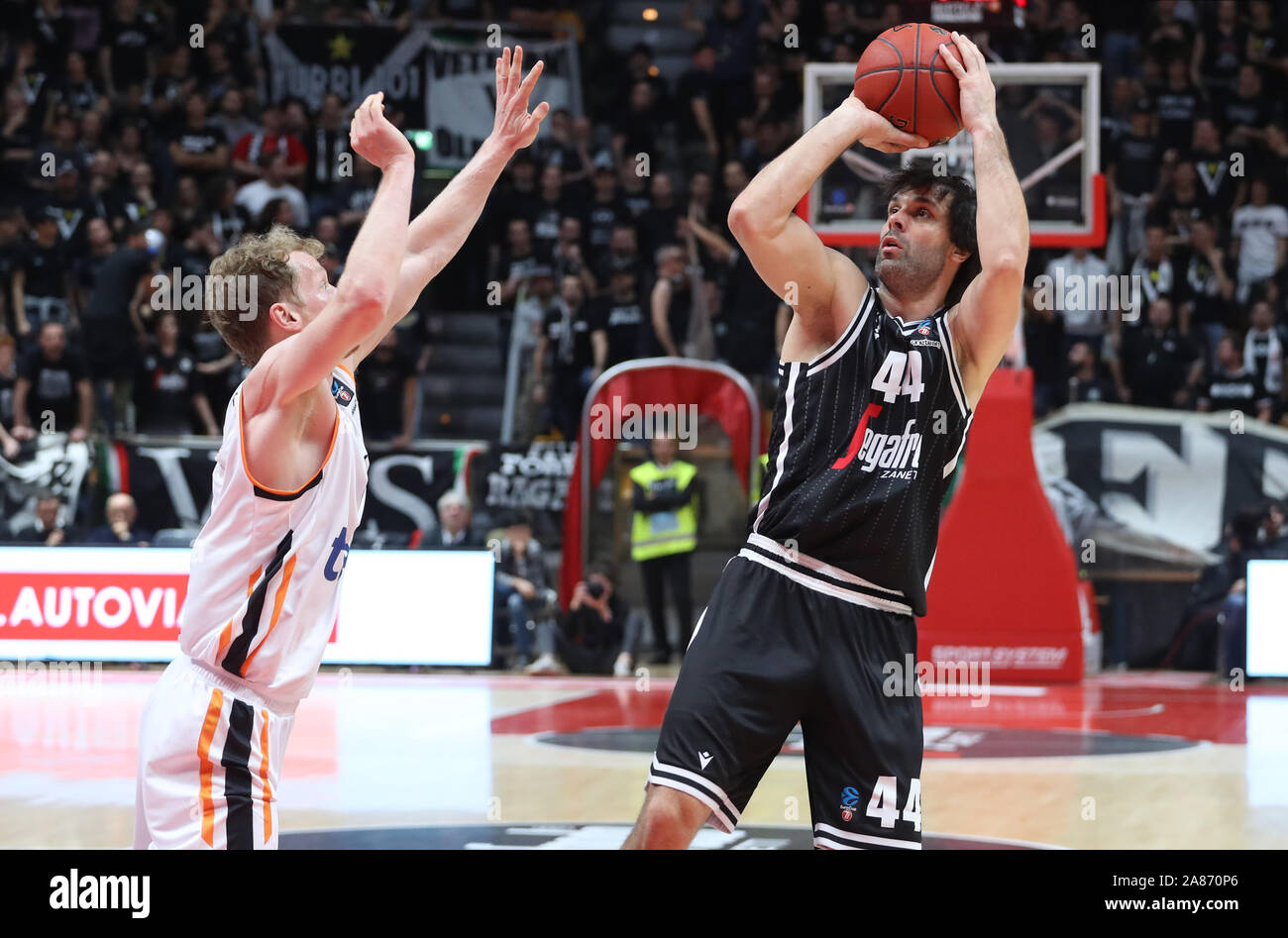 Basketball ulm hires stock photography and images Alamy