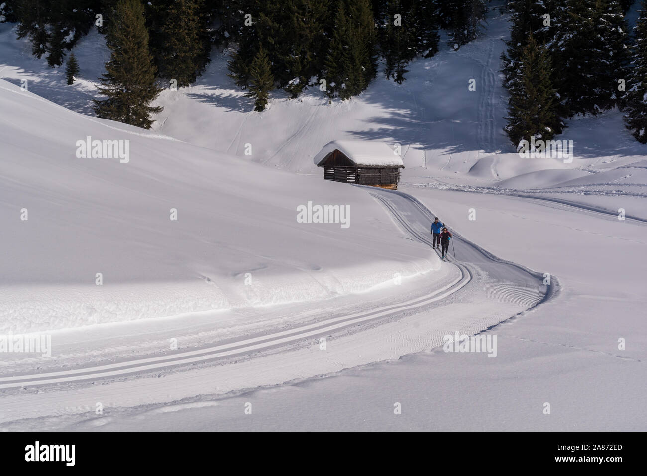 Cross country skiers in Kaunergrat, Kaunertal. Kaunertal valley in Tyrol, in the Austrian Alps. Massive snow falls are covering this area in winter. Stock Photo