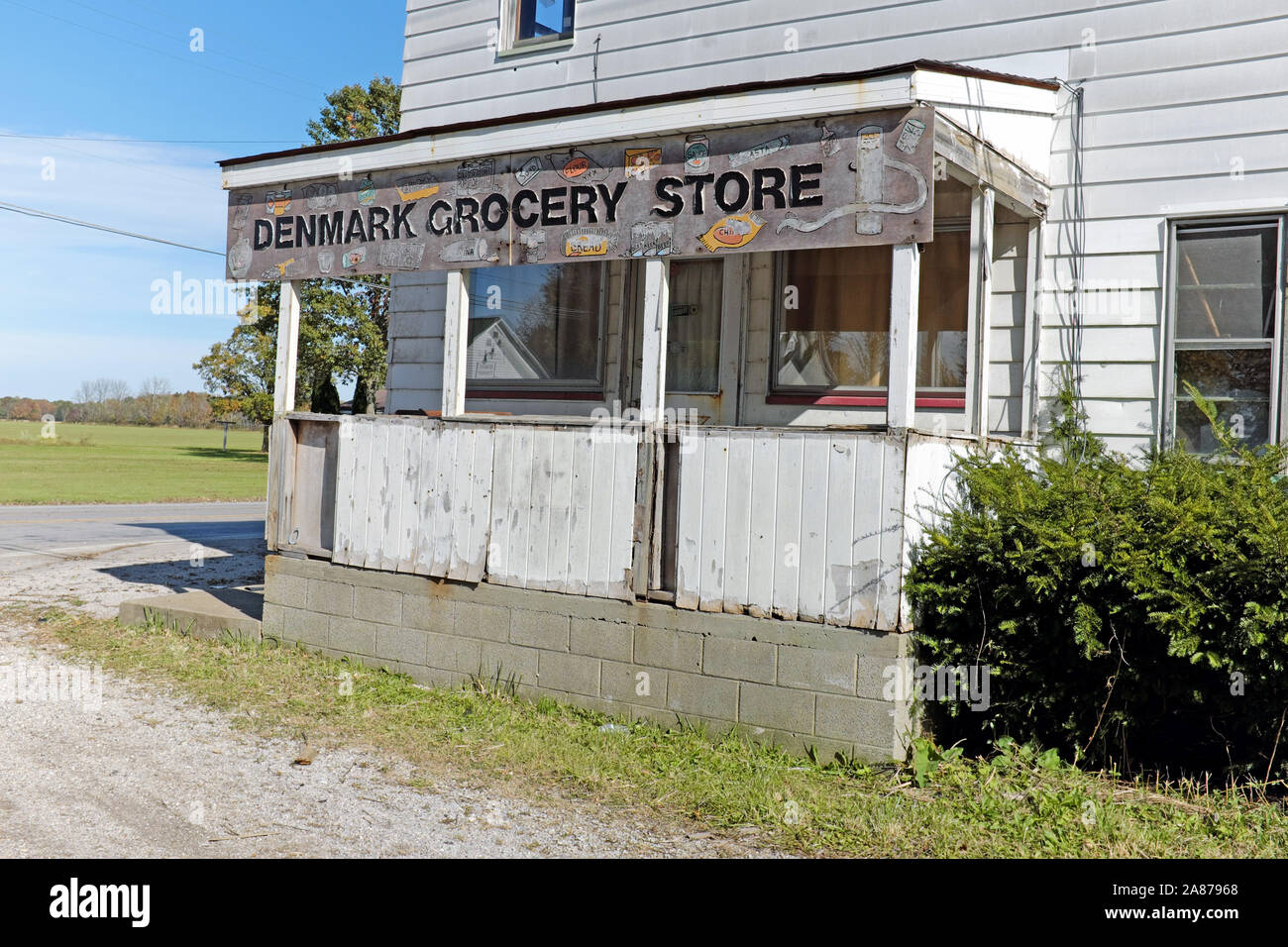 A rural grocery store in Jefferson, Ohio, USA. Stock Photo