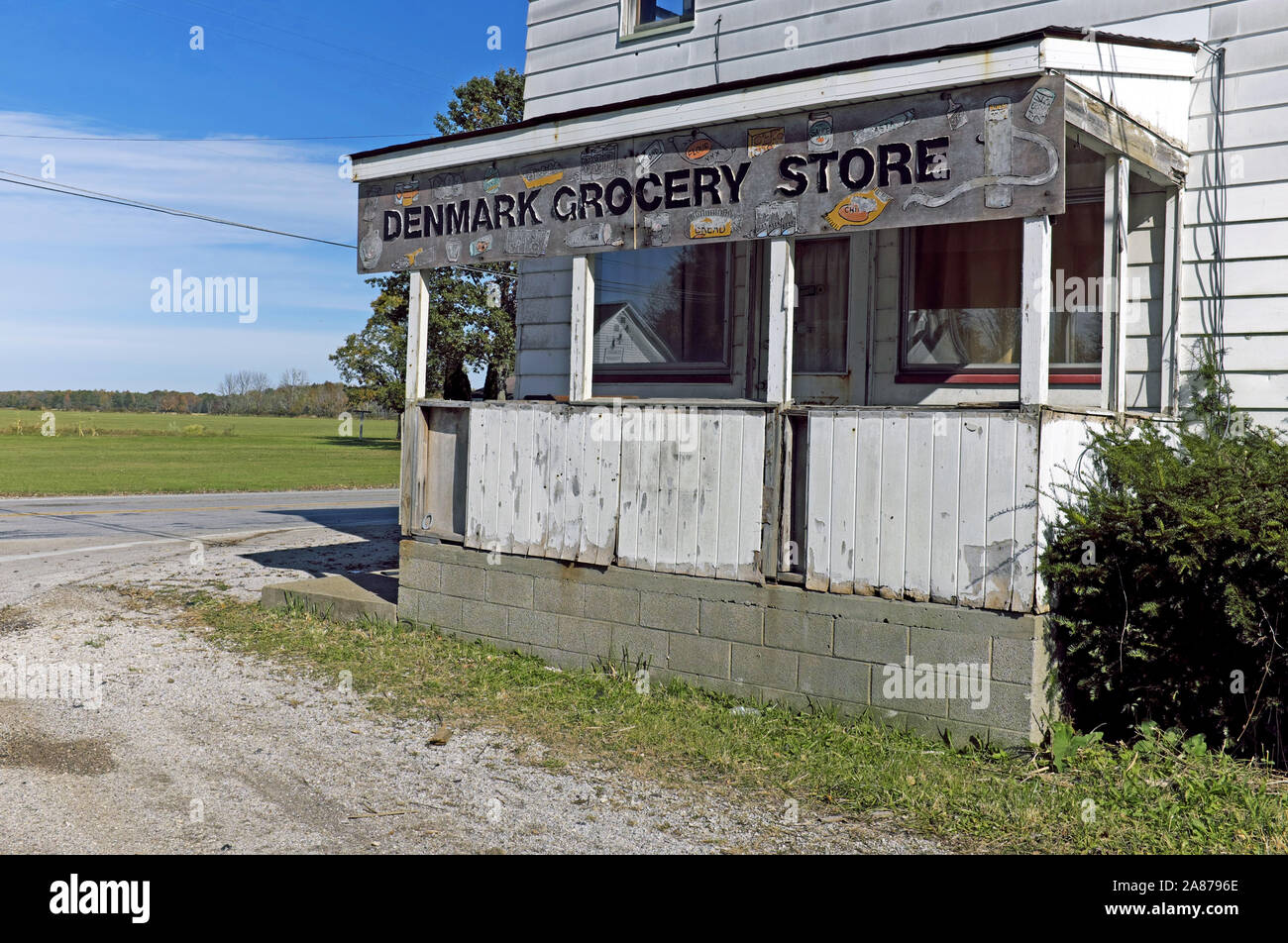 A rural grocery store in Jefferson, Ohio, USA. Stock Photo