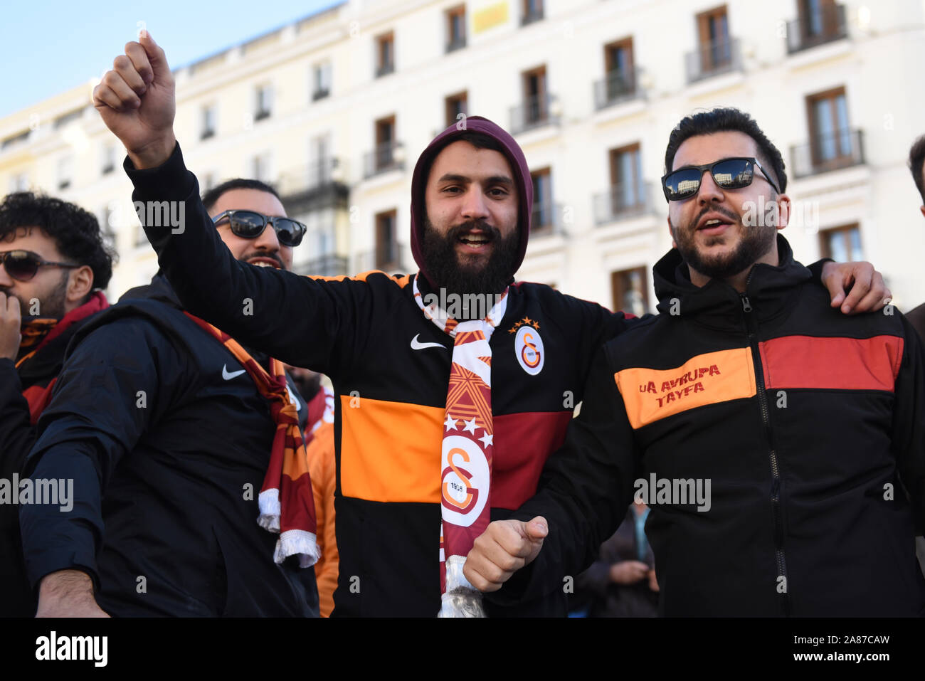 Galatasay fans shouting slogans in Madrid. Around 3000 Galatasaray fans  gather in central Madrid ahead of the UEFA Champions League match between  Real Madrid and Galayasaray. (Photo by John Milner / SOPA