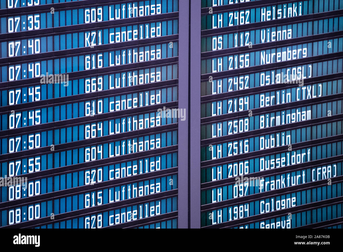Munich, Germany. 07th Nov, 2019. Numerous Lufthansa flights are marked as  cancelled on a scoreboard during a flight attendant strike. The flight  attendants' union Ufo is on strike at Lufthansa. Credit: Matthias