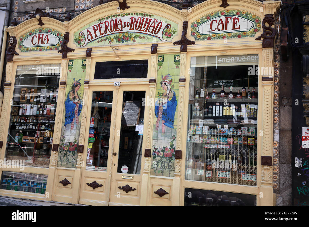A Perola do Bolhao shop and cafe in Porto, Portugal Stock Photo