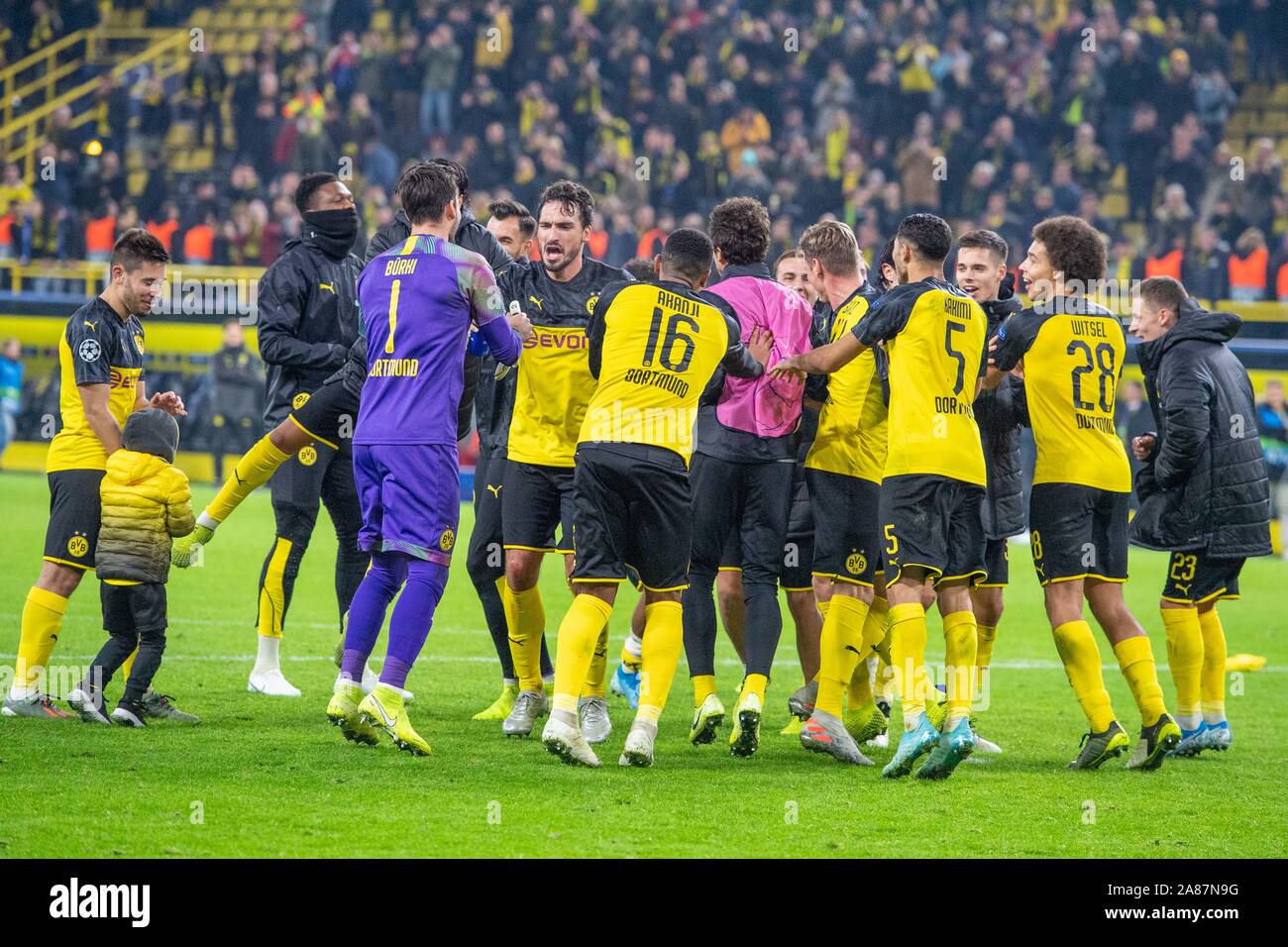 Dortmund Deutschland 05th Nov 2019 The Dortmund Players Dance Hilariously After The Victory Pogo Pogen Jubilation