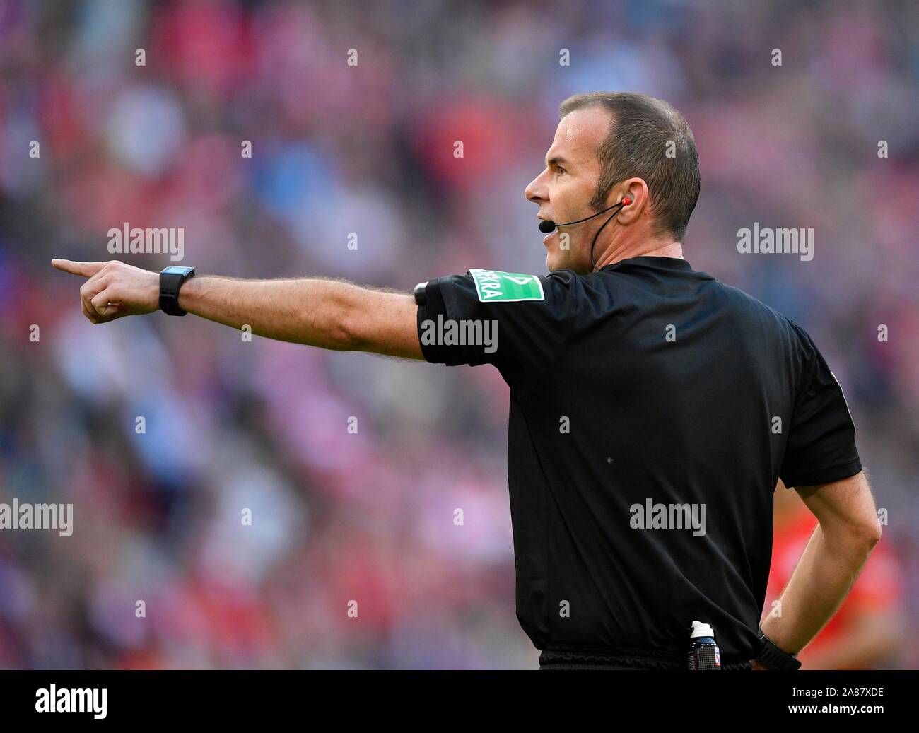 Referee Referee Marco Fritz, Gestik, Allianz Arena, Munich, Bavaria, Germany Stock Photo