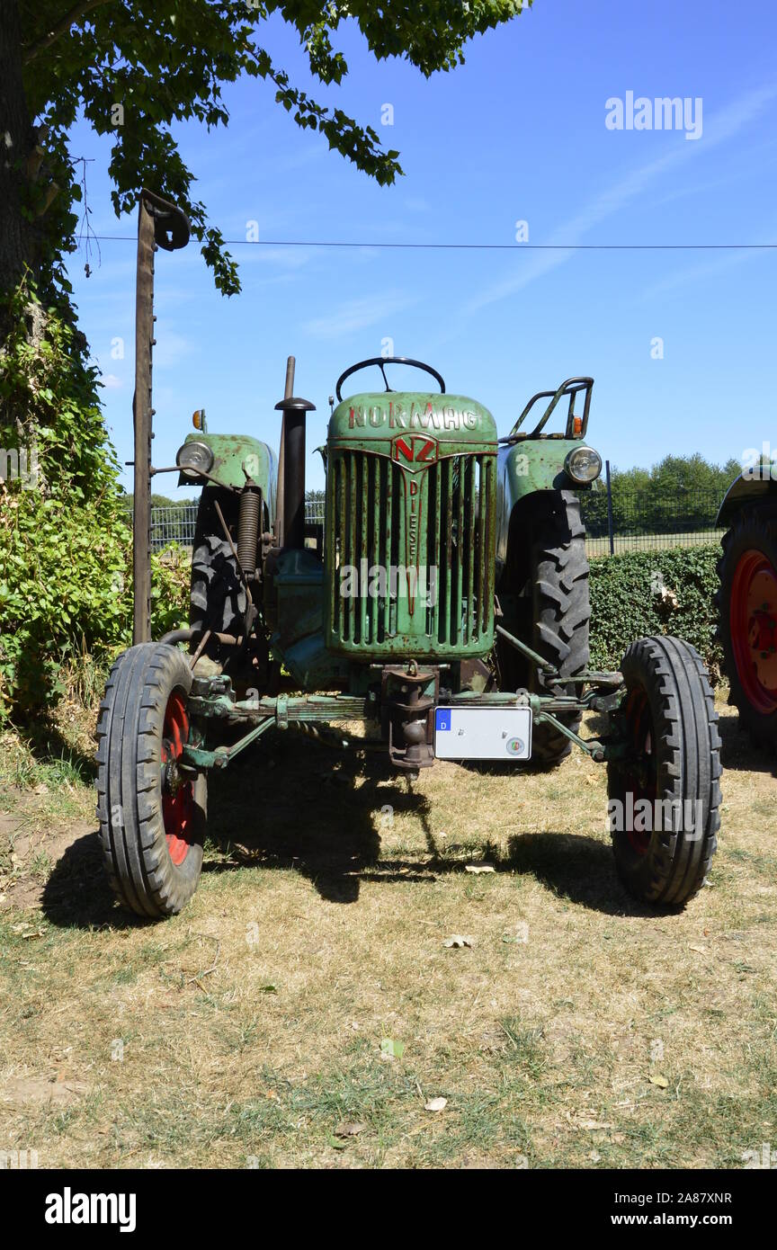 Green technology exhibition hi-res stock photography and images - Alamy