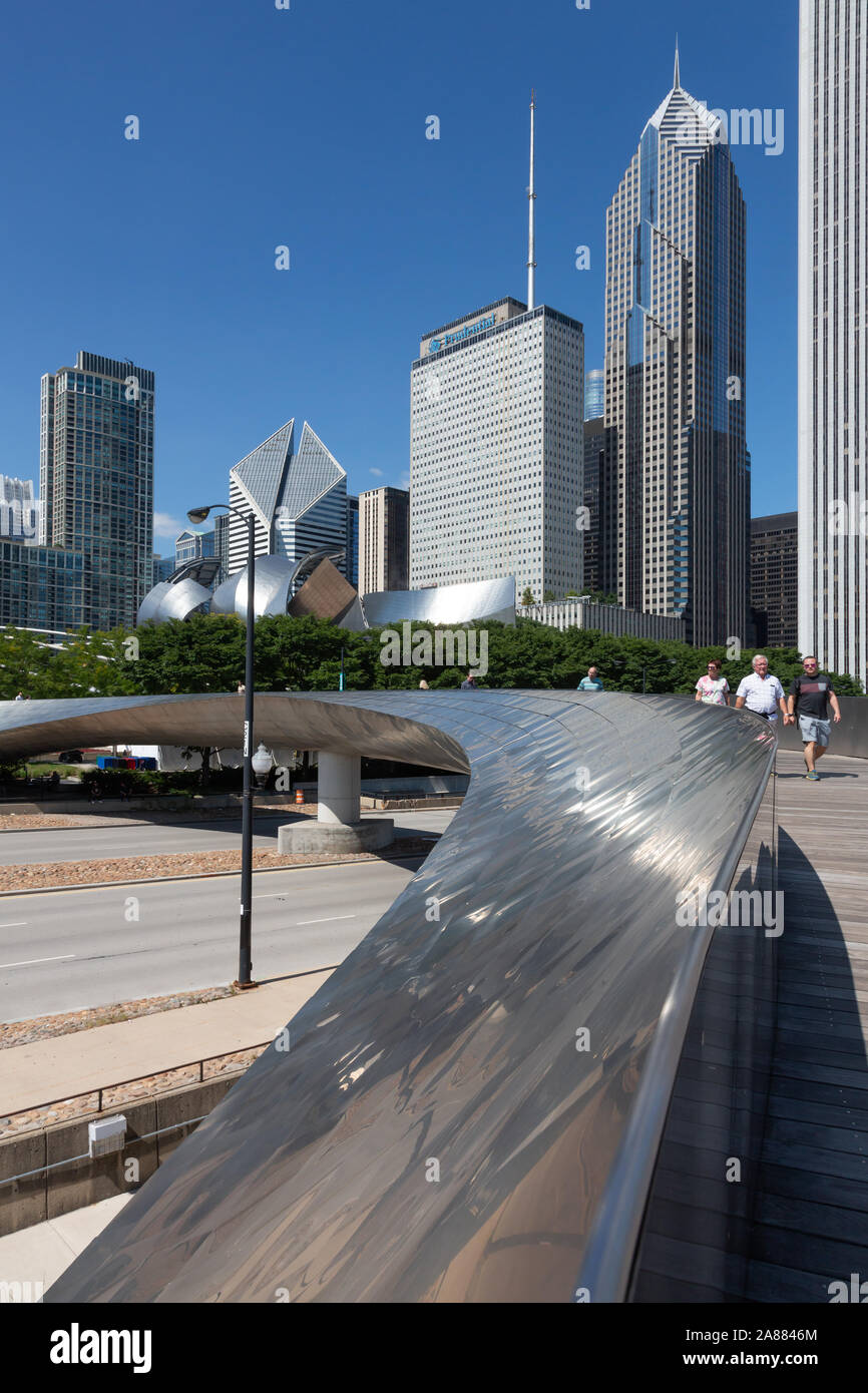 BP Pedestrian Bridge and Columbus Drive, Grant Park, Chicago, Illinois, USA Stock Photo Alamy