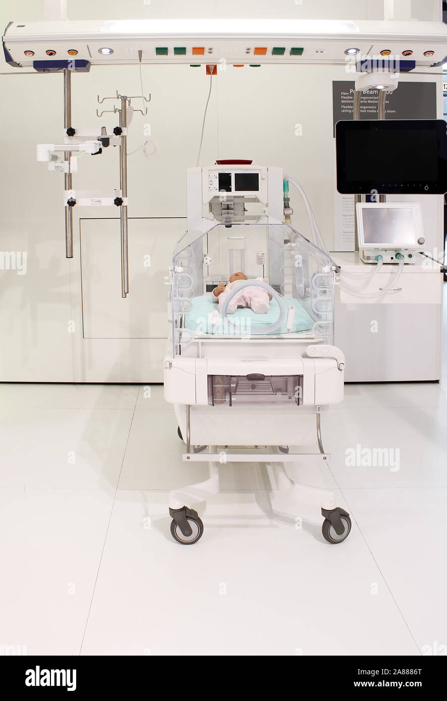 Incubator in the hospital Stock Photo Alamy