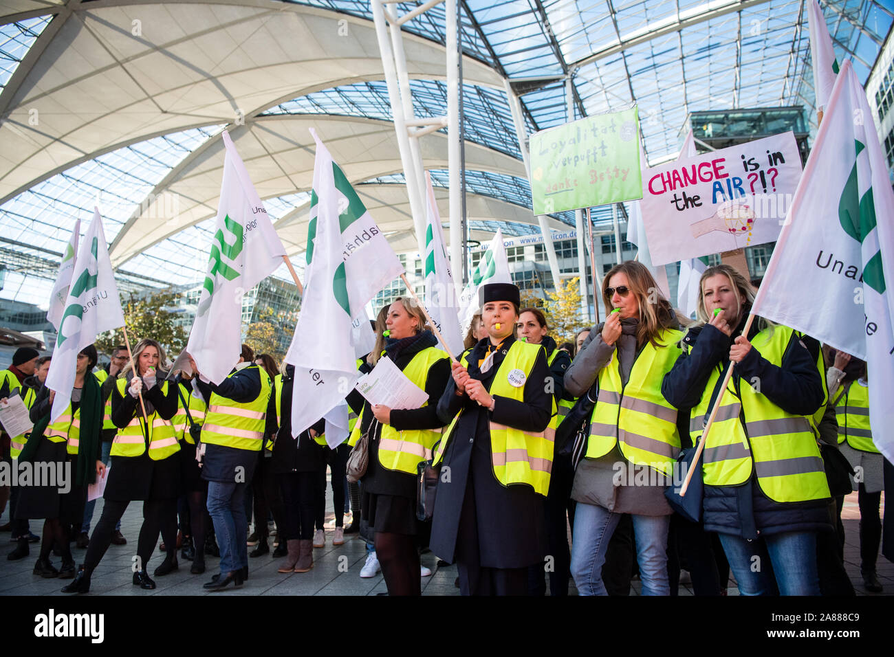 Munich, Germany. 07th Nov, 2019. During a rally in front of the terminal at Munich Airport, flight attendants of the Independent Flight Attendant Organization UFO hold signs in their hands saying 'Loyalty gone up the wall - thank you Betty' and 'Change is in the air???'. Lufthansa has cancelled a total of 1300 flights with around 180,000 affected passengers due to the announced 48-hour strike by flight attendants. Credit: Matthias Balk/dpa/Alamy Live News Stock Photo