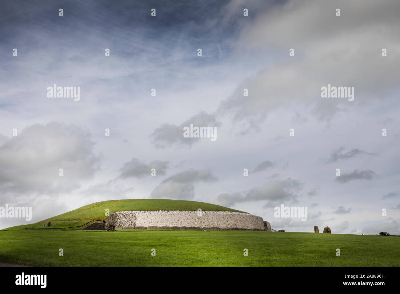 Newgrange megalithic burial mound and standing stones, County Meath, Republic of Ireland Stock Photo