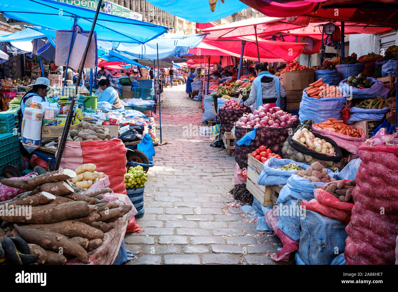 Food market on the streets of La Paz, Bolivia Stock Photo - Alamy