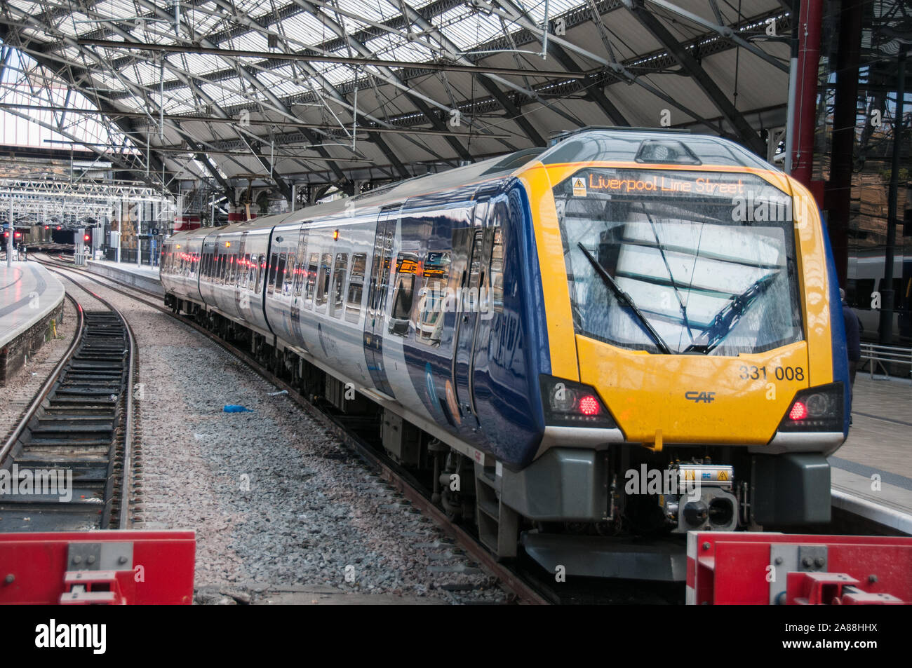 Around the UK - Merseyside - Commuter train in Liverpool Lime Street Station Stock Photo