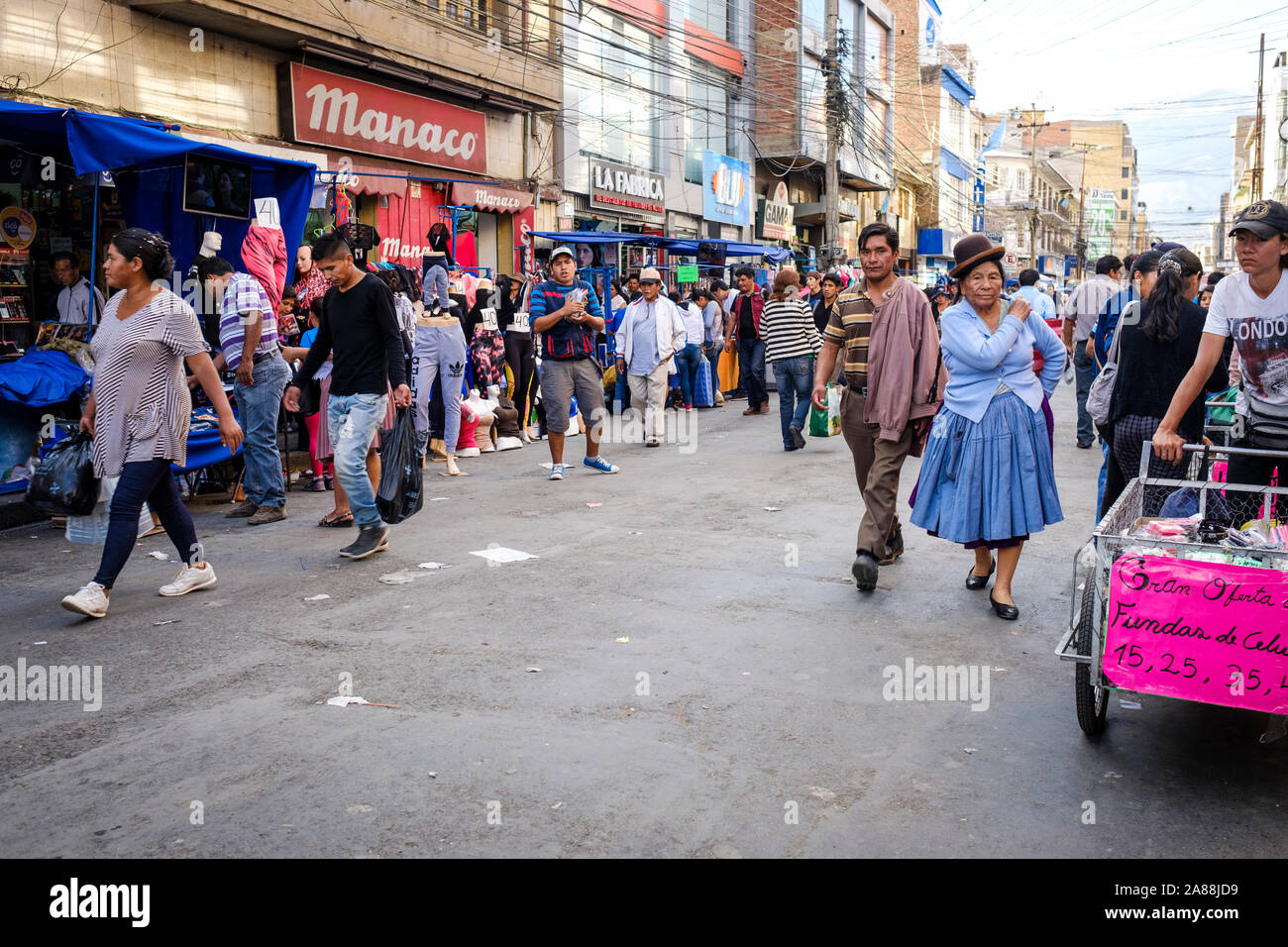 Lively streets on the Old Market (or Mercado 25 de Mayo) area in  Cochabamba, Bolivia Stock Photo - Alamy