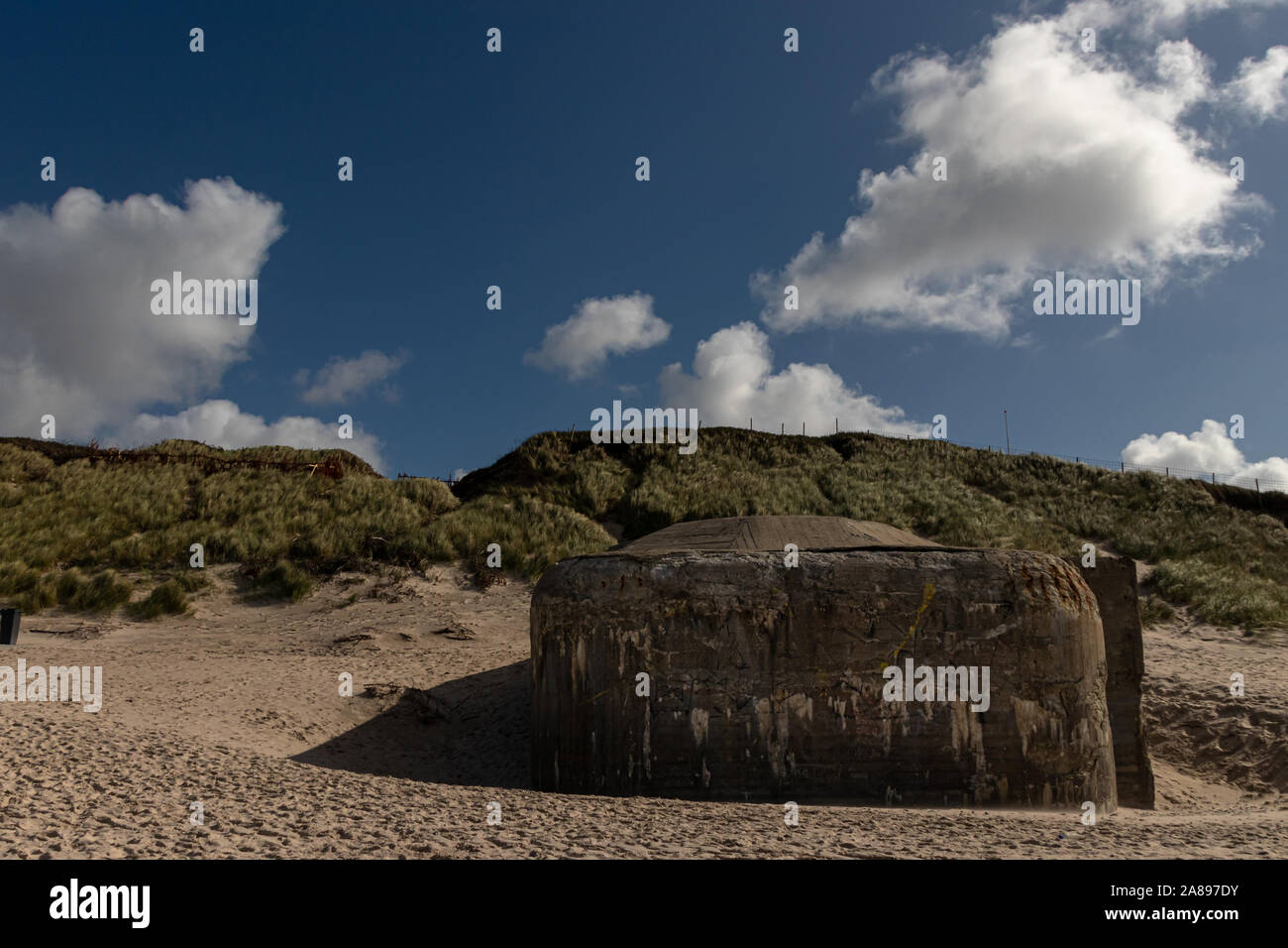 Bunker am Strand der Nordsee Stock Photo