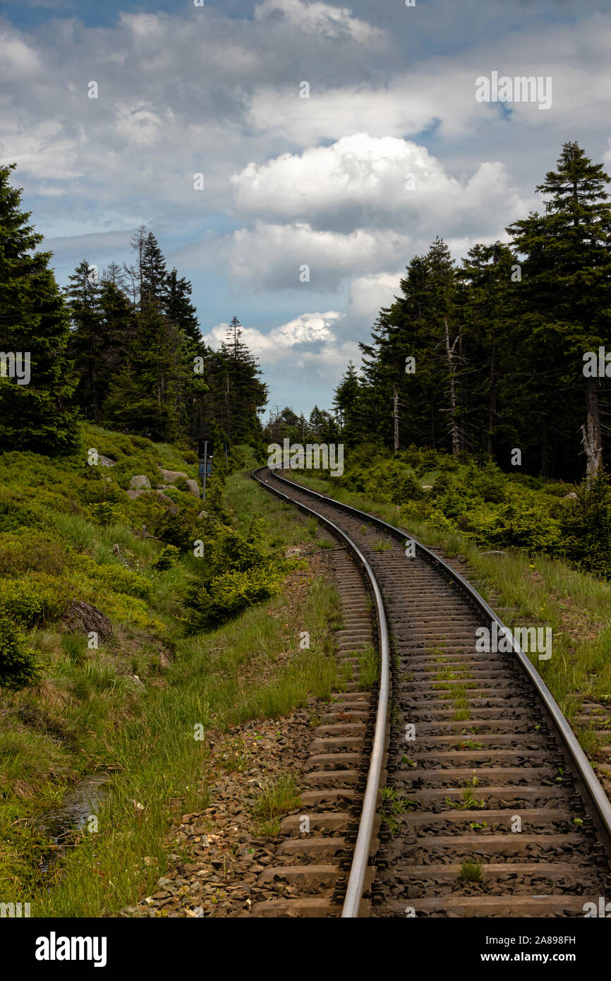 Gleise durch Brocken Landschaft Stock Photo