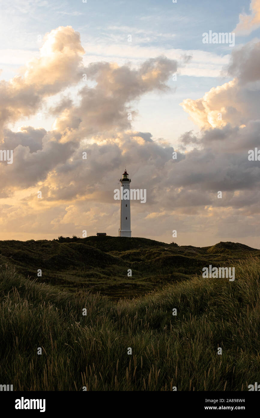 Leuchtturm hinter Dünen Stock Photo