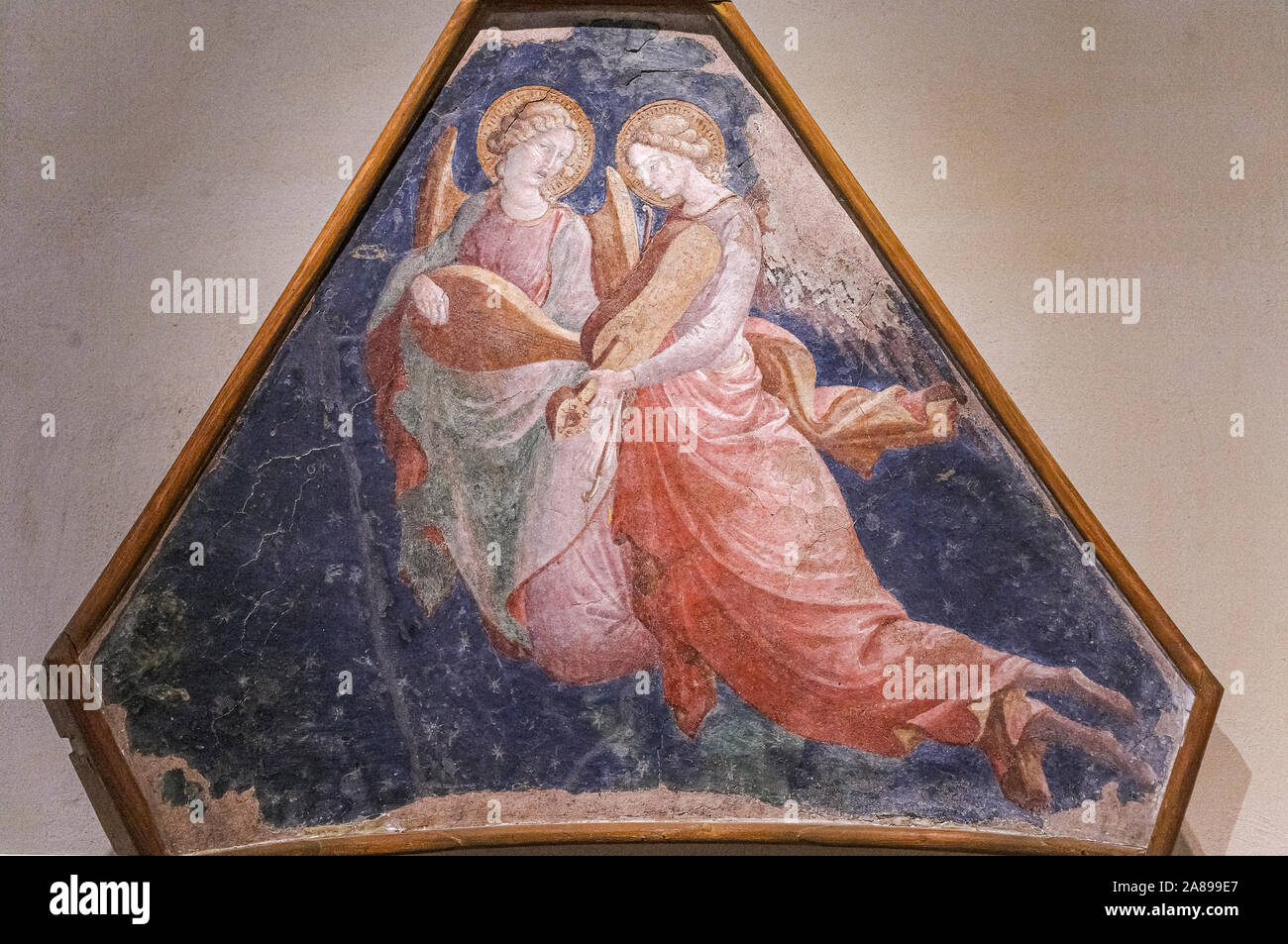 Italy Tuscany Arezzo : National Museum of Medieval and Modern Art: Master of the Strauss Madonna. Musician angels Stock Photo