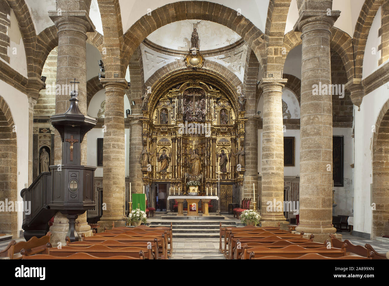 Cadiz, Iglesia Santa Cruz, former cathedral, ehemalige Kathedrale, Parish church, Innenraum nach Osten, Barockaltar Stock Photo