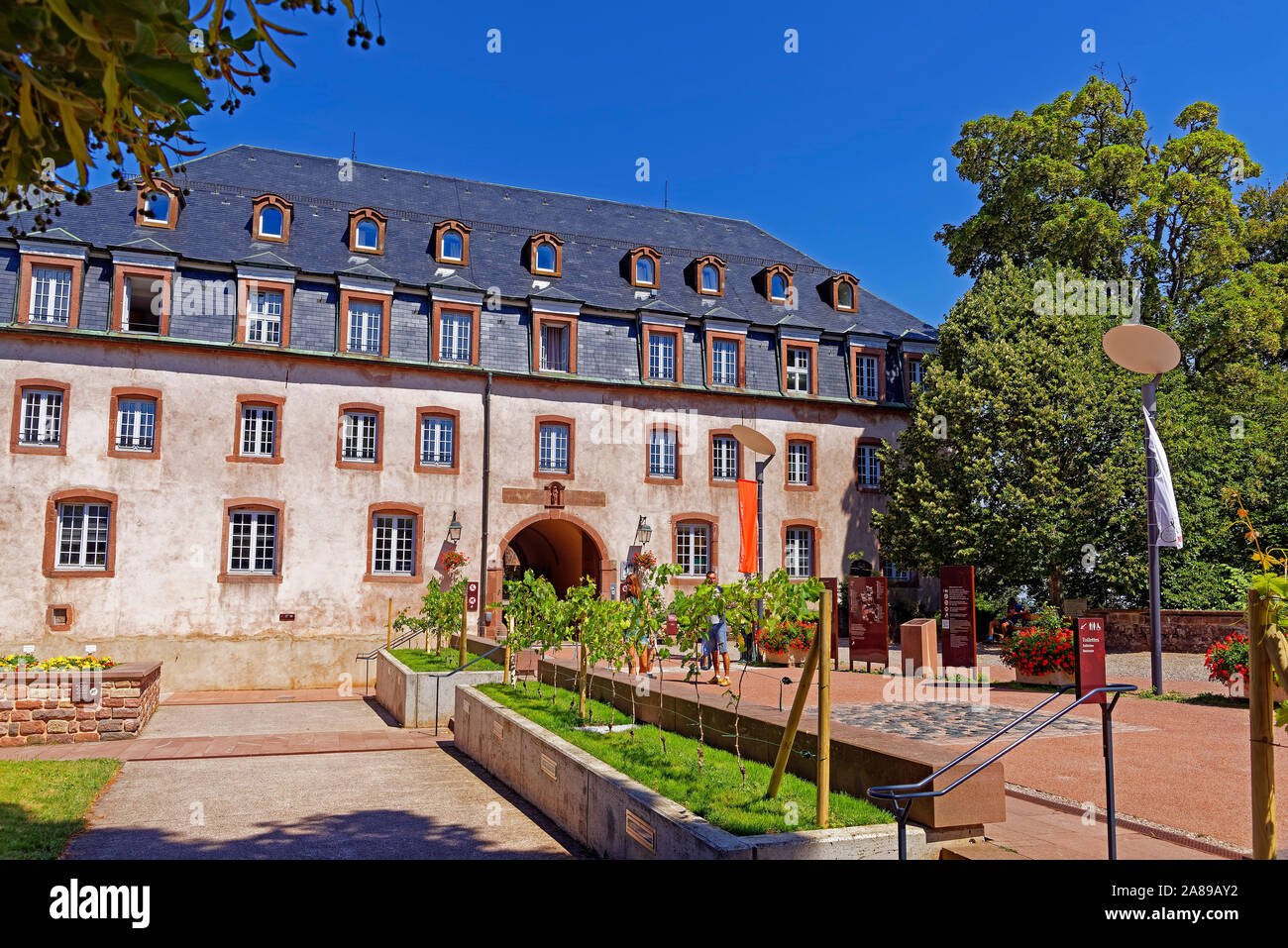 Katholisches Kloster Hohenburg, Hotel Restaurant Mont Sainte Odile Stock Photo