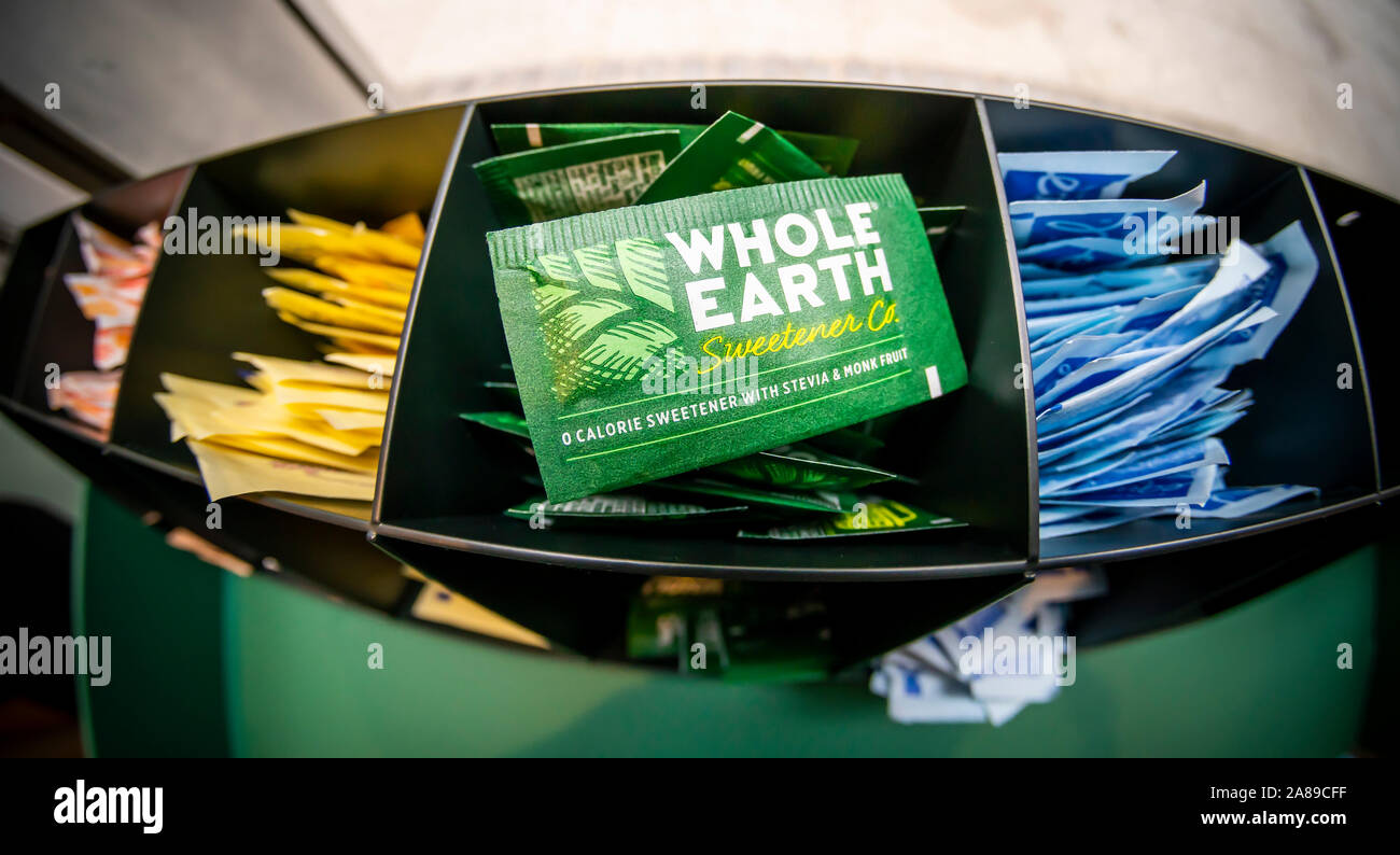 Packets of Whole Earth brand stevia and monkfruit artificial sweetener in a coffee bar in New York on Tuesday, November 5, 2019.  (© Richard B. Levine) Stock Photo