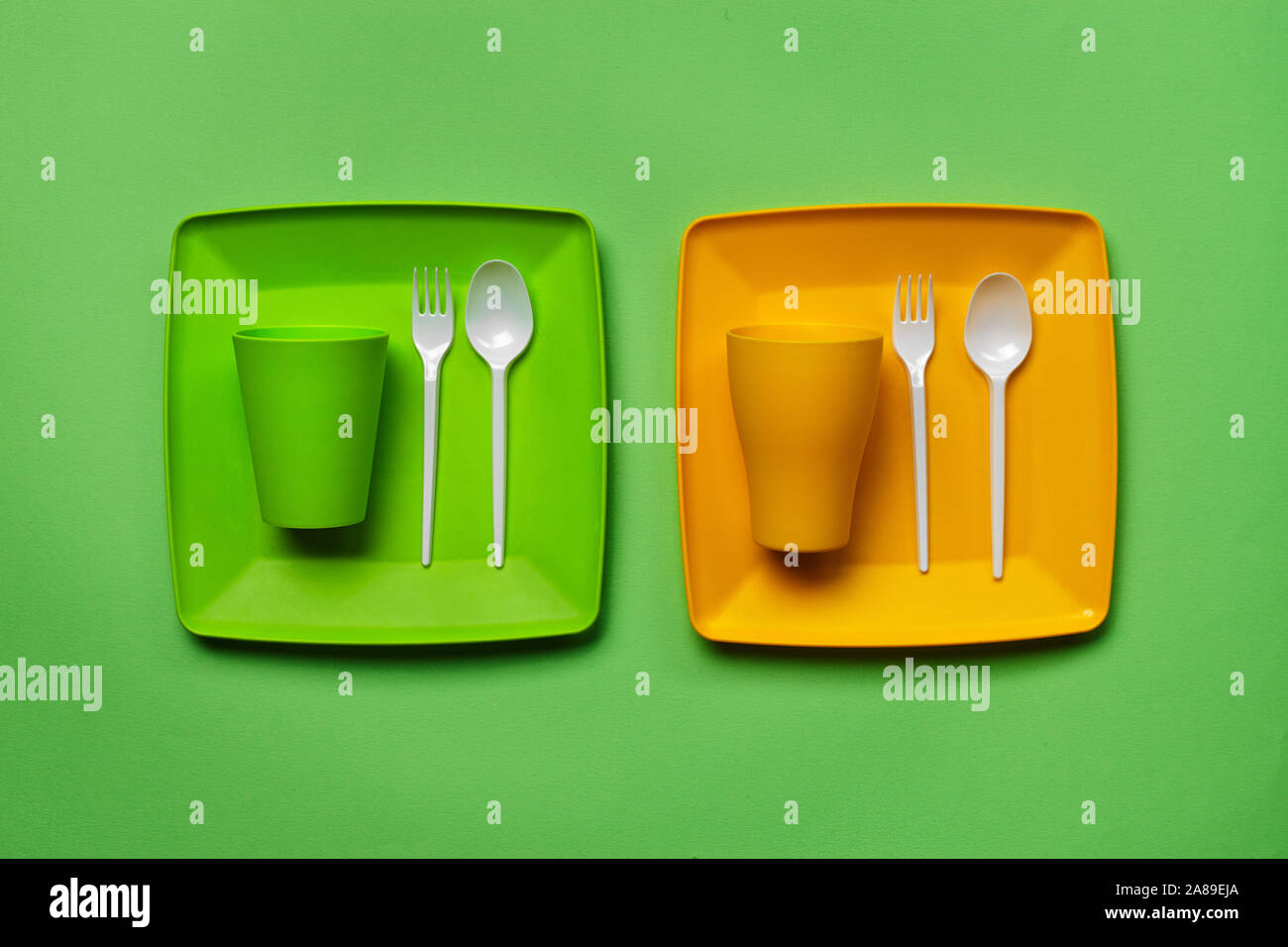 colored plastic disposable plates