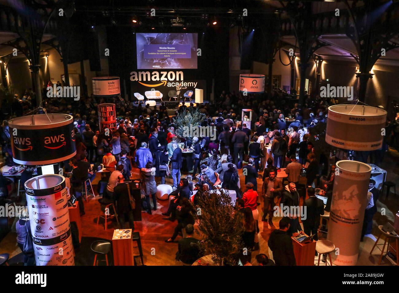 AMAZON ACADEMY PARIS Stock Photo Alamy