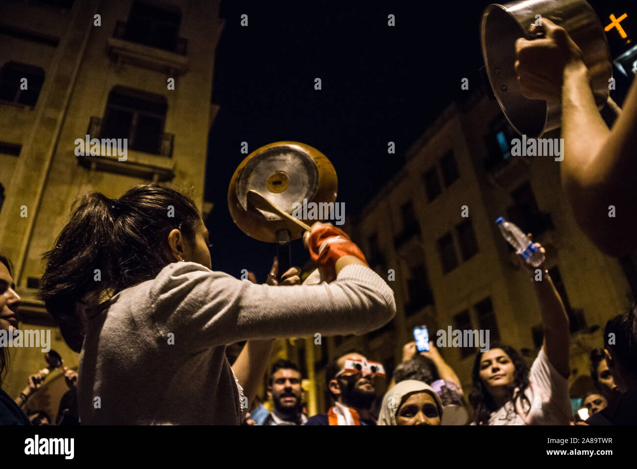 Banging pots and pans hires stock photography and images Alamy