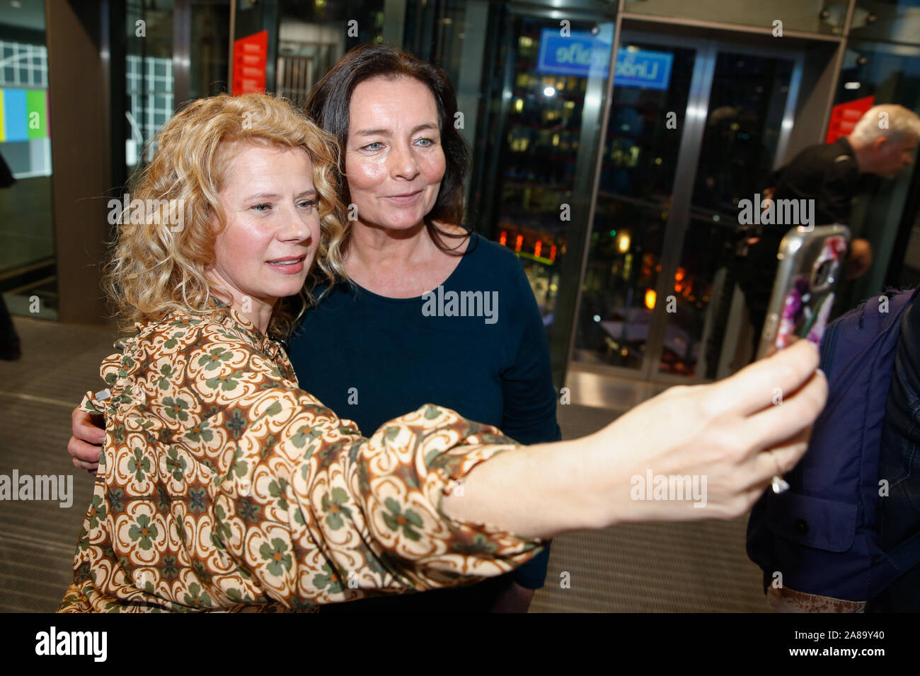 Berlin, Germany. 07th Nov, 2019. Actor Jacqueline Svilarov (l) makes a selfie with a visitor at the autograph session in the Deutsche Kinemathek - Museum für Film und Fernsehen. 373 episodes of the series 'Lindenstraße' were added to the media library of the 'Deutsche Kinemathek'. They were ordered in the points 'live, die, celebrate wedding'. Credit: Gerald Matzka/dpa-Zentralbild/dpa/Alamy Live News Stock Photo